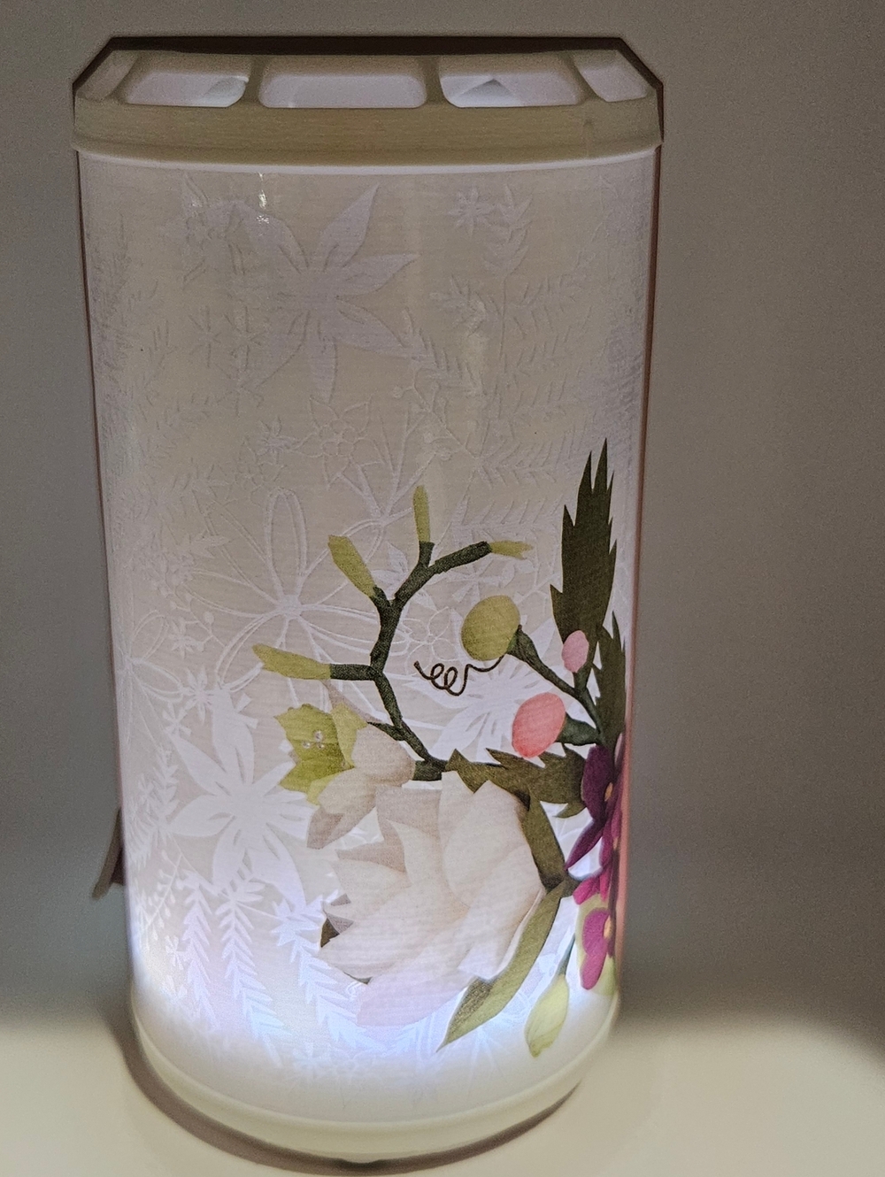 Scentsy Go White  Wax Warmer Lantern With Floral Wrap. Color Changing